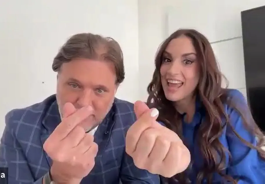 Rubi y René desde México, durante la entrevista con Contacto Total invitando al público a ser parte del Team Rubi-Rene