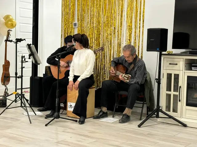 conjunto musical  De  Cajon Latin Music que interpreta musica criolla en Arizona