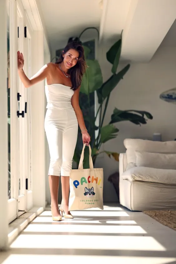 Fernanda Romero presenta su primer libro infantil bilingüe “Colores del Mundo”